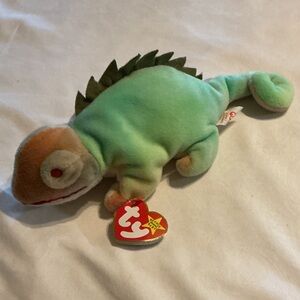 Super Rare collectible Iggy Ty Beanie Baby with swing tag errors Retired
